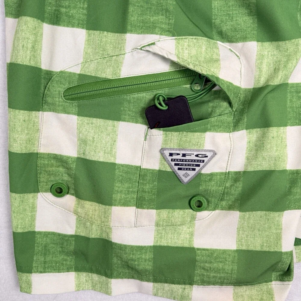 COLUMBIA PFG Board Shorts Omni-Shield Stretch Green Plaid Fishing Mens 32x11